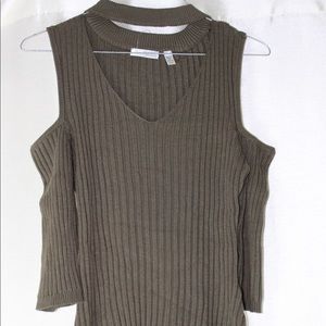 Green choker shirt